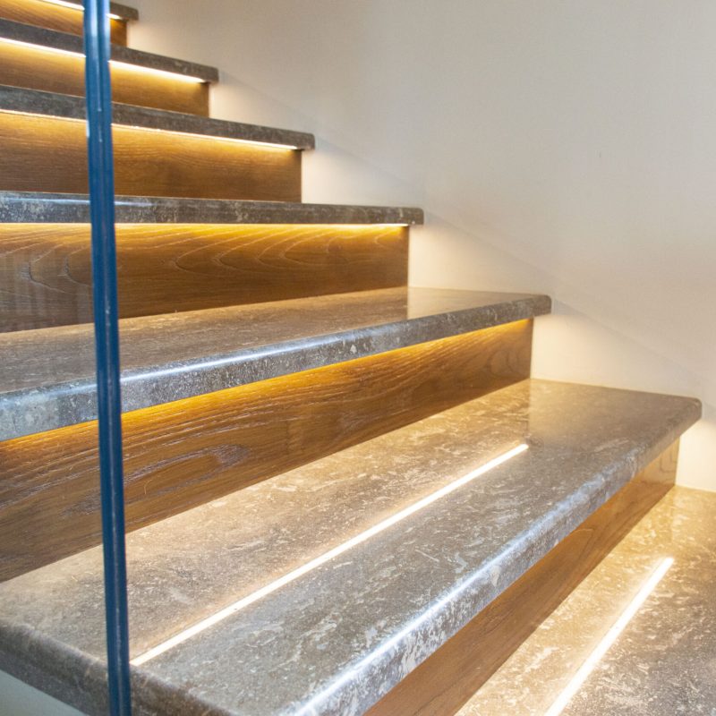 Scala Led in Travertino